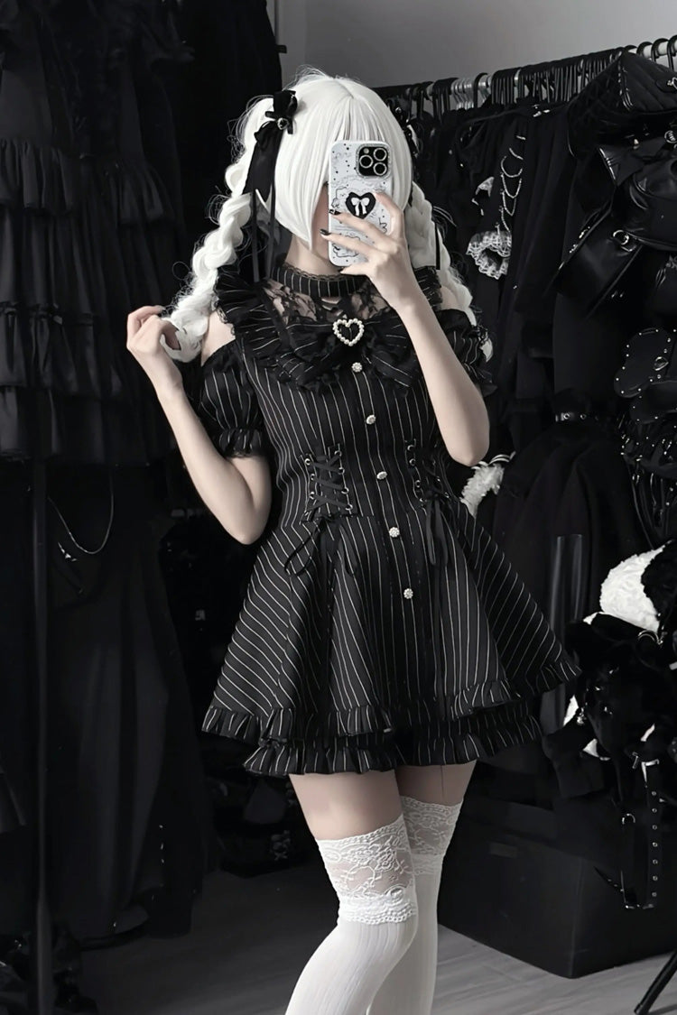 [Silver Candle Elegy”] Short Sleeves Printed Ruffled Cut-Out Bow Gothic Jirai Kei Top and Shorts Set 2 Colors