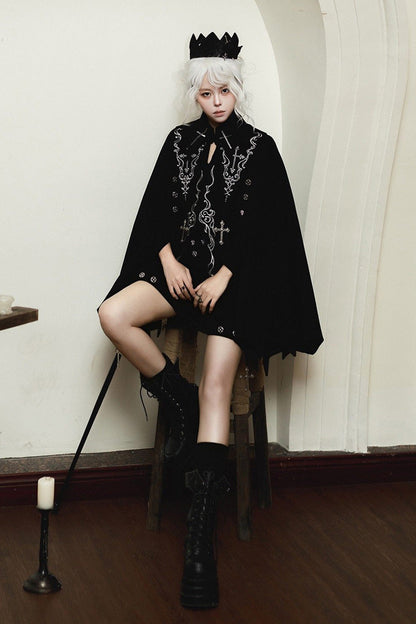 Black [The Eternal Night Descends] Embroidered Ouji Gothic Lolita Cloak Shorts Set