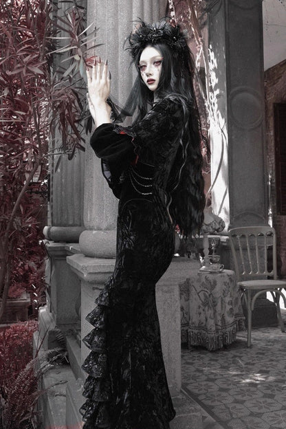 Black [Castle of Dark Romance] Square Collar Short Sleeves Multi-Layered Ruffled Embroidered Open-Front Lace Gothic Lolita Mermaid Dress