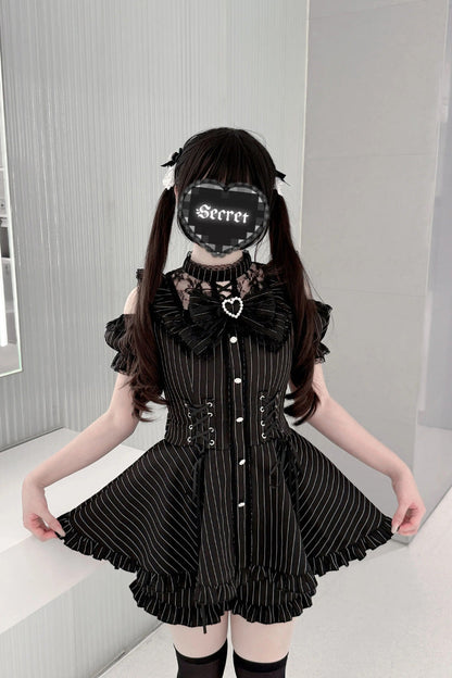 [Silver Candle Elegy”] Short Sleeves Printed Ruffled Cut-Out Bow Gothic Jirai Kei Top and Shorts Set 2 Colors