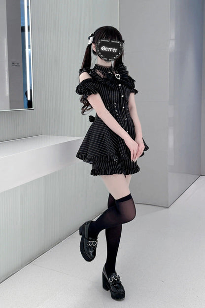 [Silver Candle Elegy”] Short Sleeves Printed Ruffled Cut-Out Bow Gothic Jirai Kei Top and Shorts Set 2 Colors