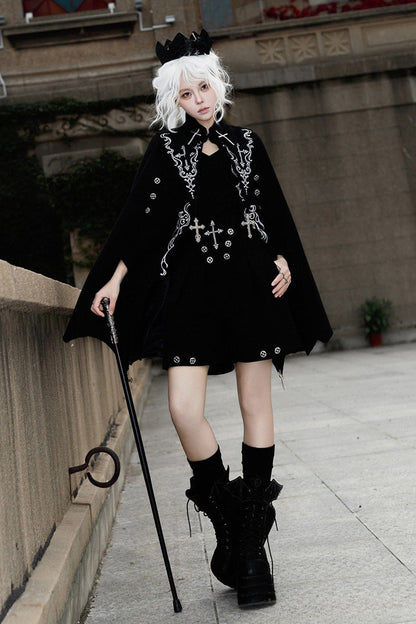 Black [The Eternal Night Descends] Embroidered Ouji Gothic Lolita Cloak Shorts Set